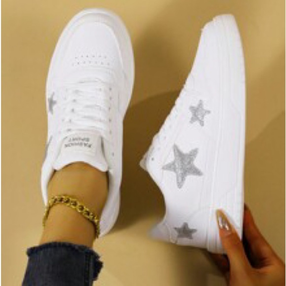 White fashion sneaker size 39 US size size 8
